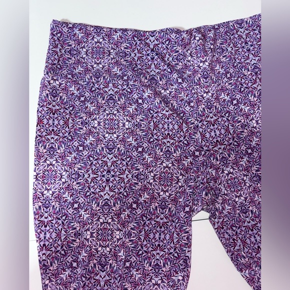Terra & Sky Purple Leaf Pattern Leggings - Picture 3 of 10